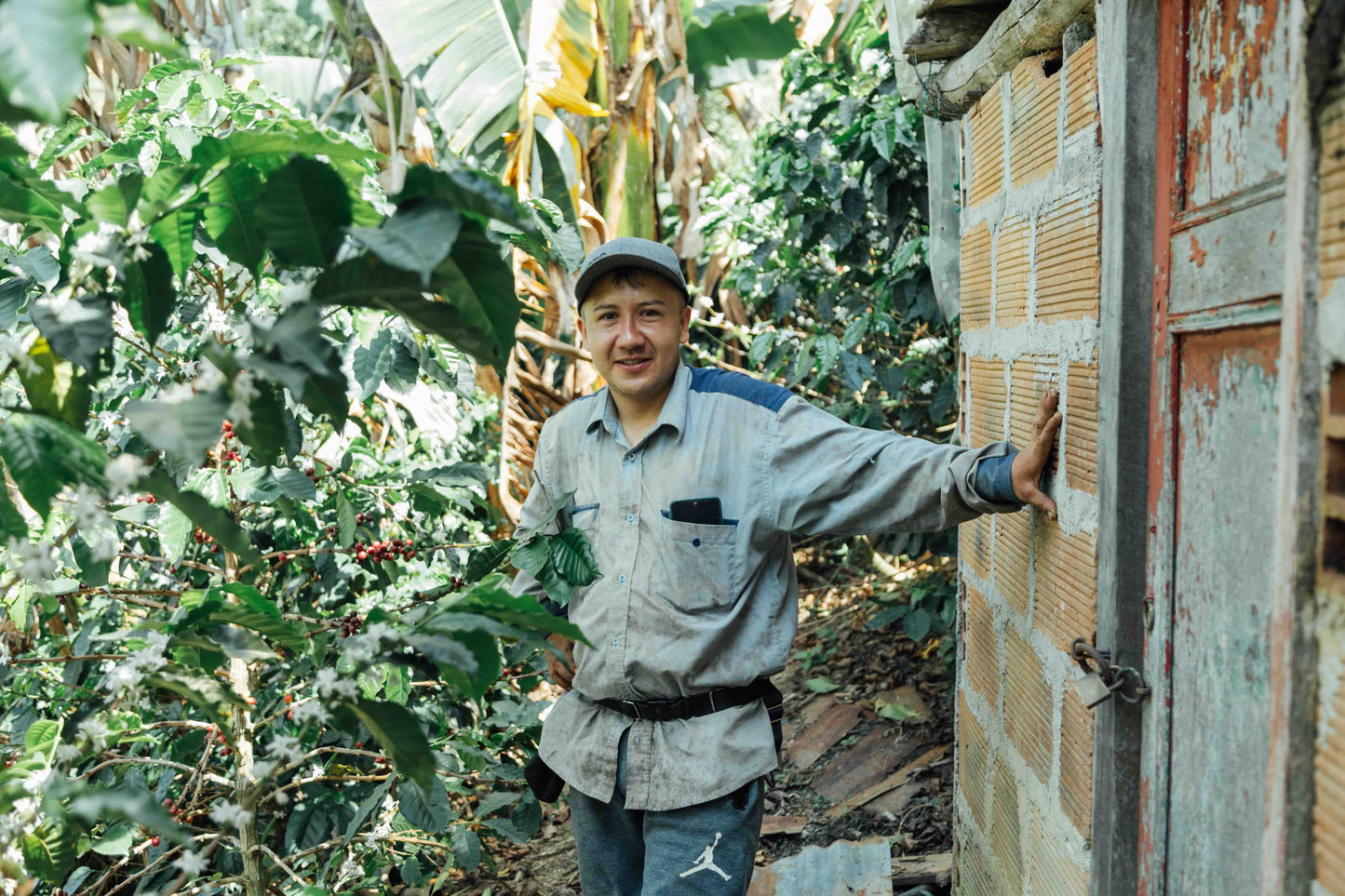 Byron Arcila, young Colombian coffee producer for portrait.mom